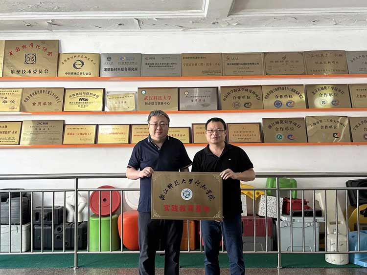 Ruitang Technology, sanayi ve eğitimin entegrasyonunda yeni bir bölüm açarak pratik bir eğitim tabanı oluşturmak için Zhejiang Normal Üniversitesi Xingzhi Koleji ile el ele katıldı.