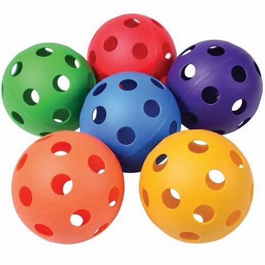 Pickleball, spor ekipmanı vb. Çeşitli renkler mevcuttur.